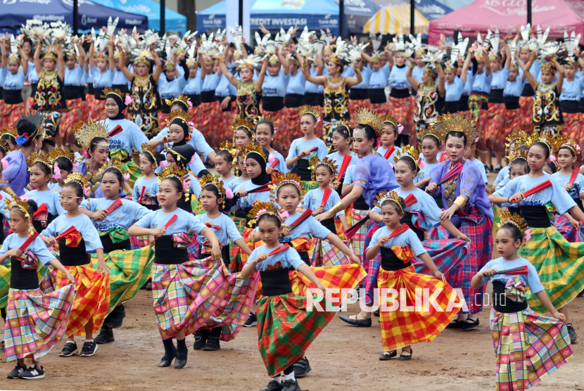 Seribu Penari Tampilkan Tarian Nusantara di Depok Culture Festival 2025