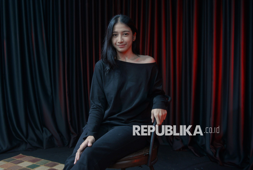 Pemain film Livi Ciananta saat berkunjung ke Kantor Republika, Jakarta, Selasa (31/3/2026). Kunjungan tersebut dalam rangka promosi film Ikatan Darah yang akan tayang di bioskop pada 30 April 2026.