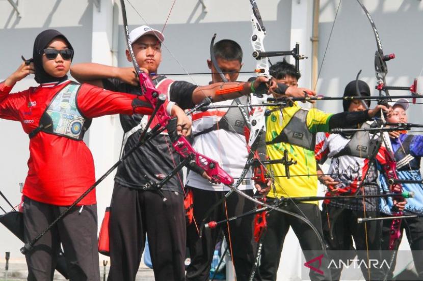 <i>Enam atlet Indonesia siap jajal Kejuaran Dunia Panahan Remaja</i>.