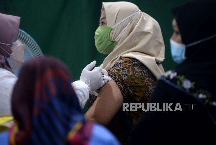 Satgas Penanganan COVID-19 Provinsi Kepulauan Riau (Kepri) memastikan vaksinasi tetap jalan saat bulan Ramadhan tahun 2022.