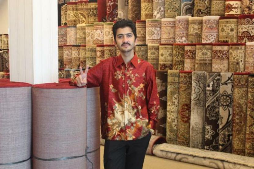 Atta Ul Karim, Pemilik Al-Barkat Oriental Rugs and Carpets dengan 27 toko