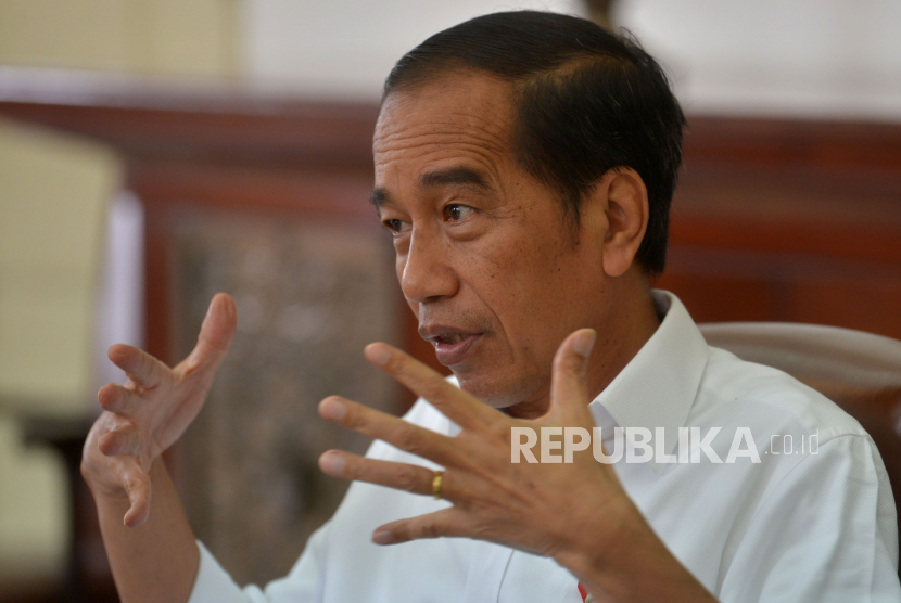 Presiden RI Joko Widodo mengatakan fokus pemerintahannya adalah infrastruktur, salah satunya Tol Trans Jawa.