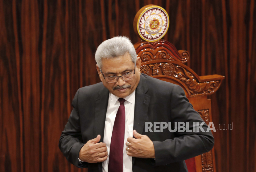 Presiden Sri Lanka Gotabaya Rajapaksa akhirnya mundur dari jabatan presiden seusai parlemen menerima surat pengunduran dirinya Jumat (15/7/2022). 