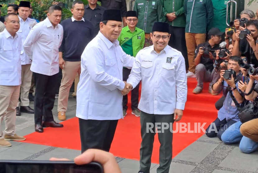 Presiden terpilih Prabowo Subianto bertemu dengan Ketua Umum PKB Muhaimin Iskandar. Pakar menilai peluang Anies dan Muhaimin untuk masuk koalisi Prabowo-Gibran besar.