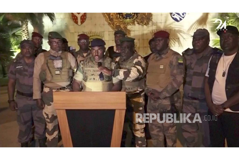 This video grab shoes the spokesperson for the mutinous soldiers speaking on state television as they announce that they had seized power in Libreville, Wednesday Aug. 30, 2023. Mutinous soldiers in Gabon said Wednesday they were overturning the results of a presidential election that was to extend the Bongo family