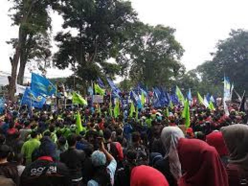  Buruh di Cianjur Dibayangi PHK