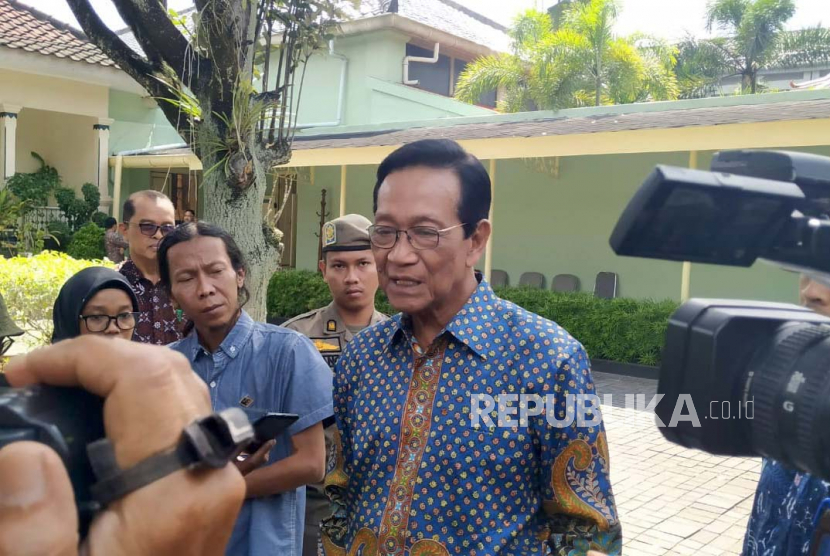 Gubernur DIY, Sri Sultan Hamengku Buwono x di kompleks Kepatihan, Kota Yogyakarta.