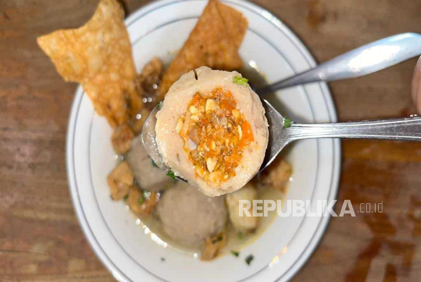 Bakso legend di Bogor, Baso Seuseupan, meluncurkan menu baru Baso Spesial Cabe berisi irisan daging, urat, dan cabai. Menu baru ini bisa dinikmati di Ba’so Seuseupan cabang Gunungbatu, Kota Bogor. 