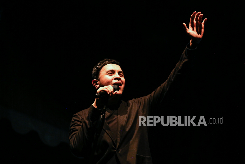 Tulus menyabet posisi teratas di daftar artis, album, dan lagu yang paling banyak diputar di Indonesia sekaligus.
