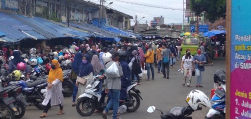  PSBB Jabar Diperpanjang, Kerumunan di Pasar Tasikmalaya Makin Tak Terkendali