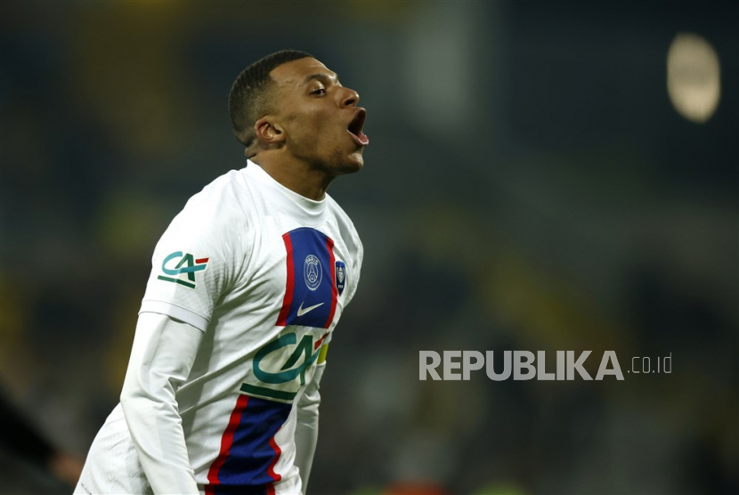PSG’s Kylian Mbappe  reacts during the Coupe de France round of 32 soccer match between Pays de Cassel and Paris Saint Germain at Bollaert stadium in Lens, France, 23 January 2023. 