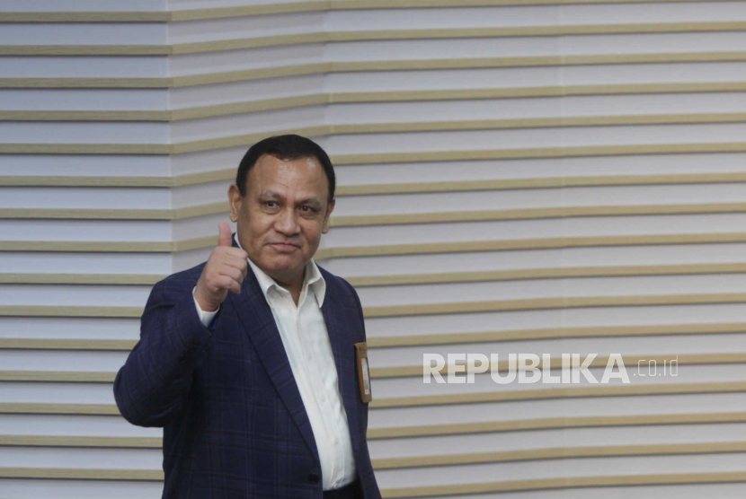 Ketua KPK Firli Bahuri bersiap menyampaikan konferensi pers di Gedung Merah Putih KPK, Jakarta, Selasa (14/11/2023). Firli membantah kerap mangkir dari panggilan Polda Metro Jaya.