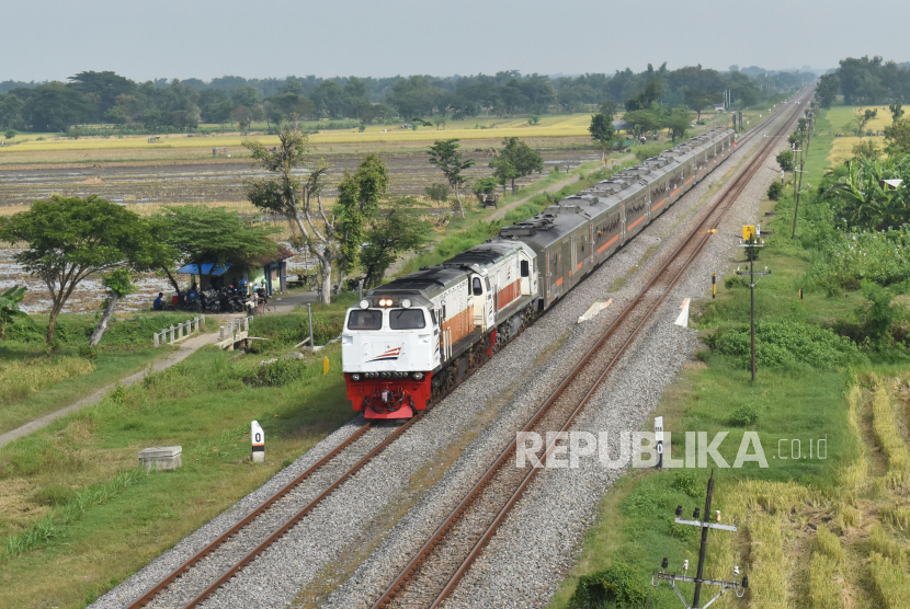 PT KAI membatalkan 21 perjalanan kereta lokal mulai 1 April (Foto: ilustrasi kereta api)