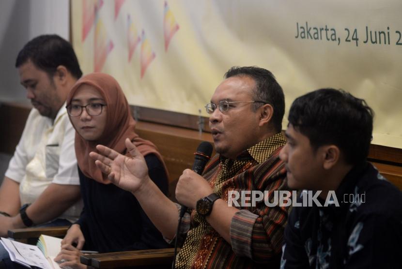 Direktur Eksekutif Komite Pemantauan Pelaksanaan Otonomi Daerah (KPPOD) Robet Endi Jaweng memaparkan hasil penelitian mengenai netralitas Aparatur Sipil Negara (ASN) dalam Pilkada serentak 2018 pada 5 lokasi, di Jakarta, Ahad (24/6).