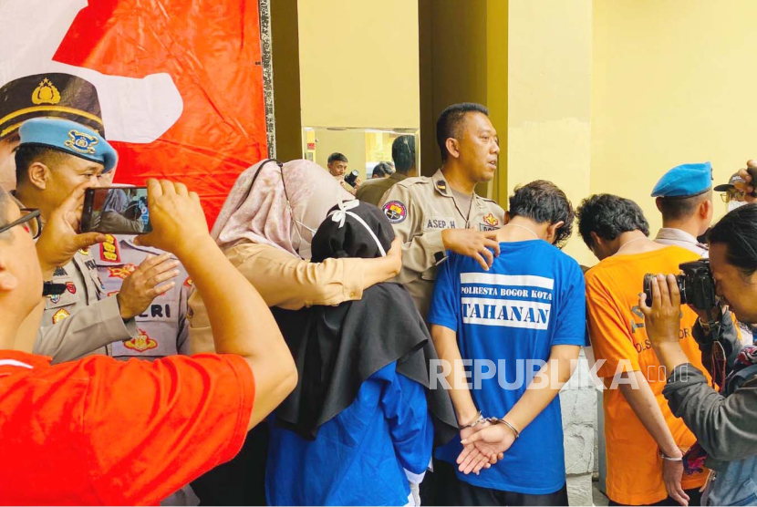 Selebgram asal Kota Bogor @araamudrikah ditangkap Polresta Bogor Kota usai mempromosikan situs judi online selama sekitar 7 bulan lamanya, Selasa (22/8/2023). 