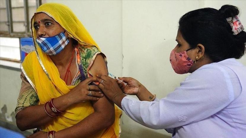 India mencatat rekor 10 juta dosis vaksin Covid-19 dalam sehari.