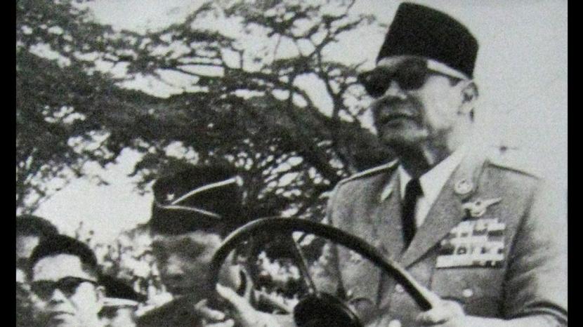 Presiden Soekarno ngotot agar Monumen Nasional dibangun.