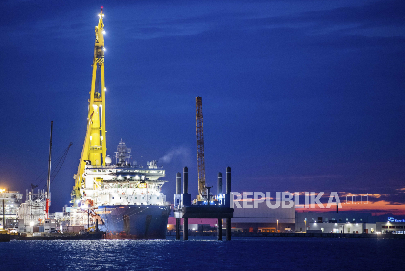 Kapal peletakan pipa Rusia. Ketegangan Rusia-Ukraina menimbulkan kekhawatiran krisis pasokan gas Eropa. Ilustrasi.