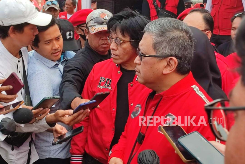 Sekjen PDIP Hasto Kristiyanto. Sekjen Hasto sebut meski memilih Prabowo, PDIP tetap berkomunikasi dengan Golkar-PAN.