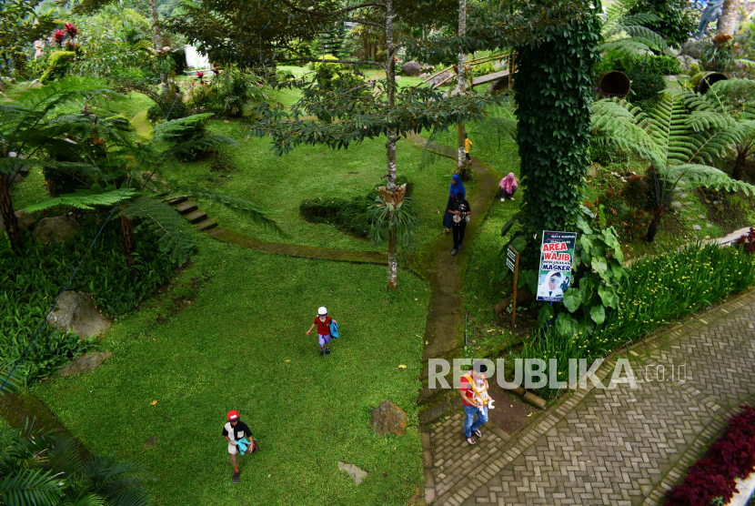 Objek wisata Watu Rumpuk Desa Mendak, Dagangan, Kabupaten Madiun, Jawa Timur.