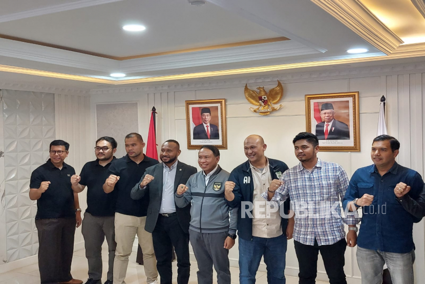 Menteri Pemuda dan Olahraga (Menpora) Zainudin Amali menerima 15 perwakilan klub Liga 2 membahas terkait kelanjutan Liga 2 2022/2023 di Kantor Kemenpora RI, Jakarta, Senin (30/1/2023).