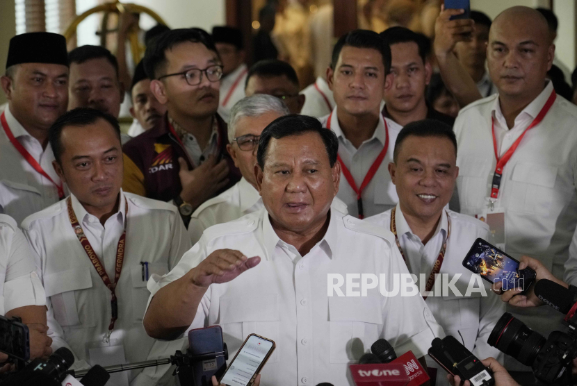 Ketua Umum DPP Partai Gerindra Prabowo Subianto usai Rapat Pimpinan Nasional Partai Gerindra di Hotel Dharmawangsa, Jakarta Selatan, Senin (23/10/2023).