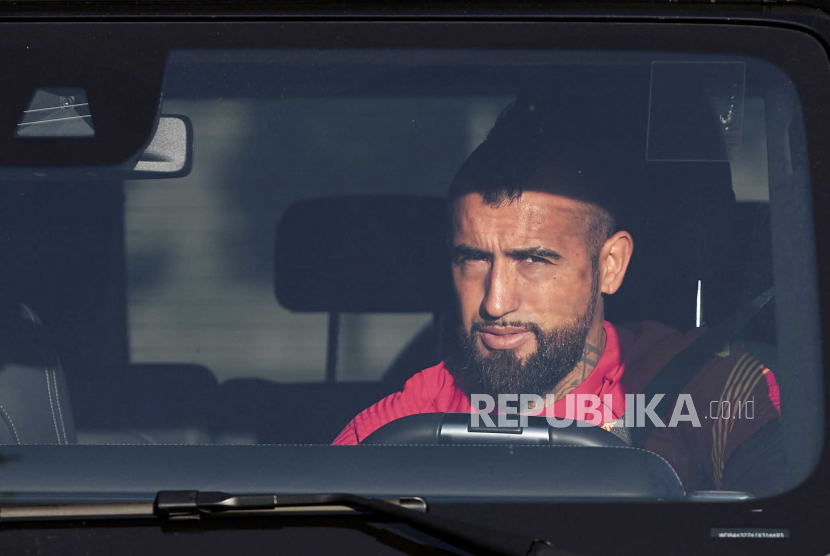 Gelandang Chili FC Barcelona Arturo Vidal tiba untuk latihan tim di Kompleks Olahraga Joan Camper di Sant Joan Despi, Barcelona, ??Catalonia, Spanyol, 05 September 2020.