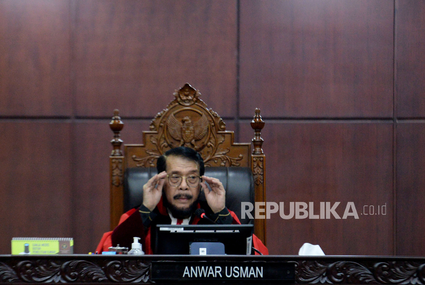Ketua Majelis Hakim Mahkamah Konstitusi Anwar Usman. Waketum Gerindra yakin Ketua MK Anwar Usman tidak melanggar kode etik.