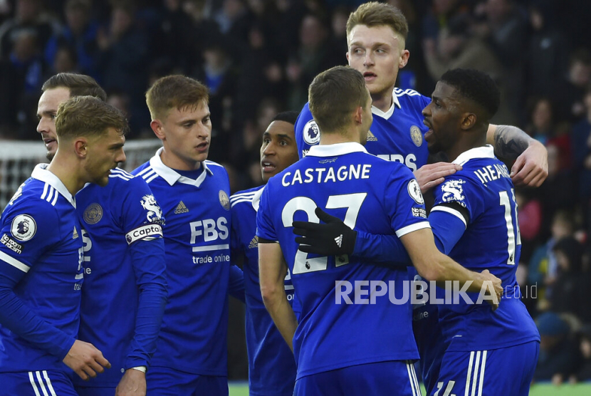 Para pemain Leicester City merayakan gol ke gawang Everton.