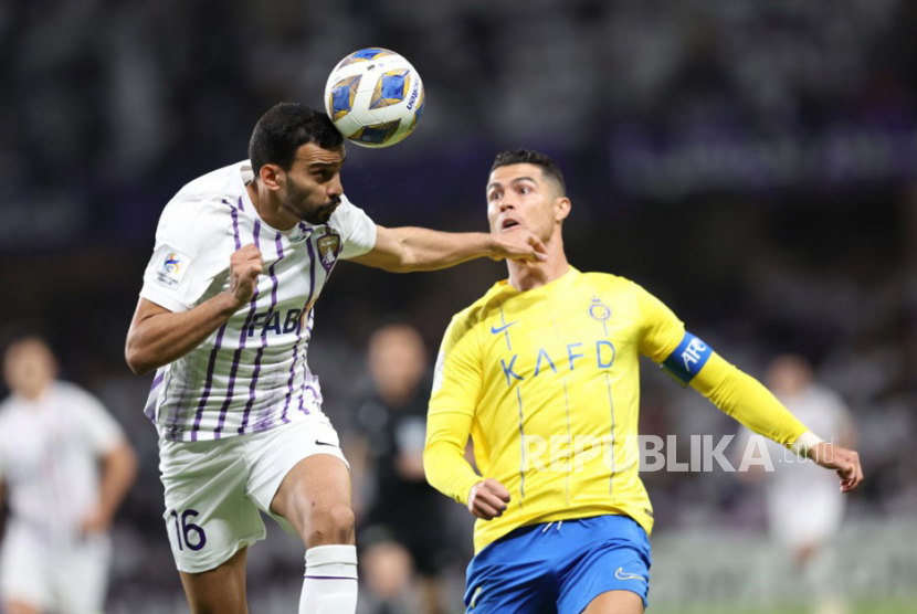 Cristiano Ronaldo (R) of Al-Nassr in action against Khalid Hashemi of Al Ain during the first leg quarter final of Asian Champions League between Al Ain and Al-Nassr in Al Ain, United Arab Emirates, 04 March 2024.  