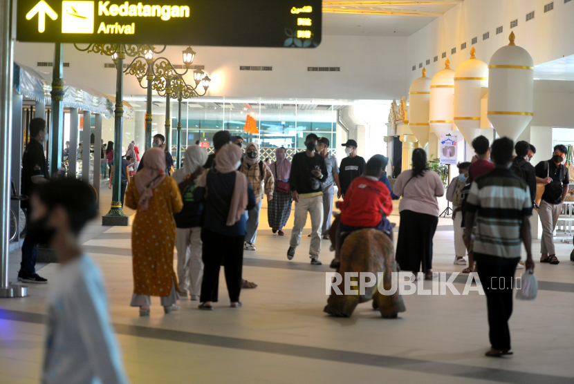 Penumpang memadati Bandara Internasional Yogyakarta (YIA), Kulonprogo, Yogyakarta. ilustrasi
