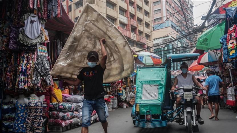 Filipina akhirnya keluar dari zona resesi seiring dengan pertumbuhan Produk Domestik Bruto (PDB) pada kuartal kedua tahun ini sebesar 11,8 persen di tengah pandemi Covid-19.
