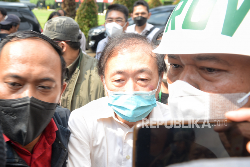 Tersangka kasus dugaan korupsi pemilik PT Duta Palma Group, Surya Darmadi alias Apeng tiba di Kejaksaan Agung, Jakarta Selatan, Senin (15/8/2022). 