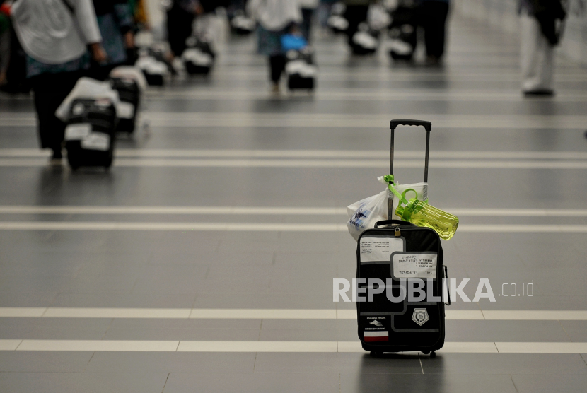 Koper milik jamaah haji kloter pertama di Terminal 2F Bandara Soekarno Hatta, Tangerang, Banten. Pemkot Tangerang Siapkan Rp 1 Miliar Antar-Jemput Jamaah Haji