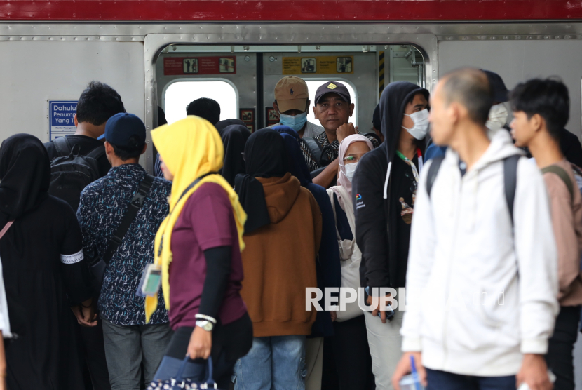 KAI Commuter Luruskan Isu Pemecatan Petugas, Pastikan Prosedur Tetap Berjalan