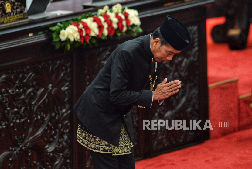 Presiden Joko Widodo usai menyampaikan pidato kenegaraan pada Sidang Tahunan MPR dan Sidang Bersama DPR - DPD Tahun 2024 di Gedung Nusantara, Kompleks Parlemen, Senayan, Jakarta, Jumat (16/8/2024). Jokowi menyampaikan pidato kenegaraan dalam rangka Hari Ulang Tahun (HUT) ke-79 Kemerdekaan RI. Presiden Joko Widodo terus menjaga tradisi memakai pakaian adat saat menyampaikan pidato kenegaraan di Sidang Tahunan MPR, Kini ia memakai baju adat Suku Betawi.