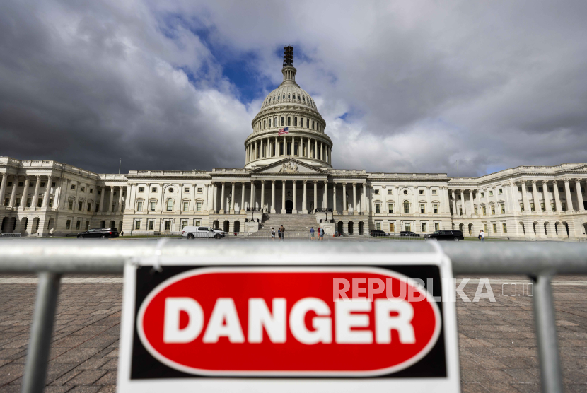 Gedung Capitol enam hari menjelang kemungkinan penutupan pemerintahan di Washington, DC, 25 September 2023.