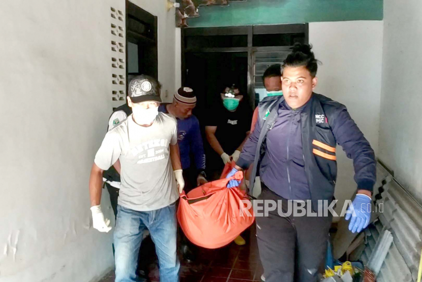 Mantan pebulu tangkis, Yulies Yatimah (73 tahun), ditemukan meninggal di Kelurahan Sawojajar, Kecamatan Kedungkandang, Kota Malang, Provinsi Jawa Timur (Jatim), Rabu (12/7/2023).  