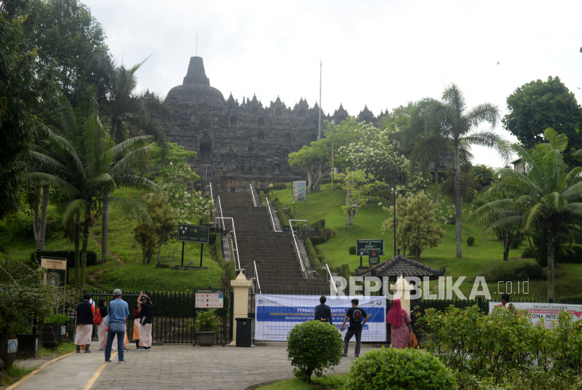 Candi Borobudur mulai disemprotkan disinfektan (Foto: Candi Borobudur)