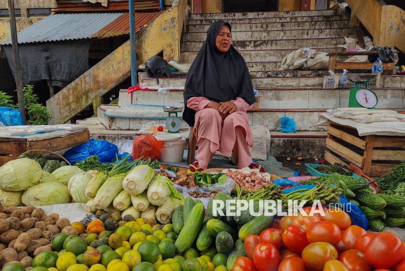 Pedagang berjualan di Pasar Pagi Baru, Takengon, Aceh Tengah, Aceh. 