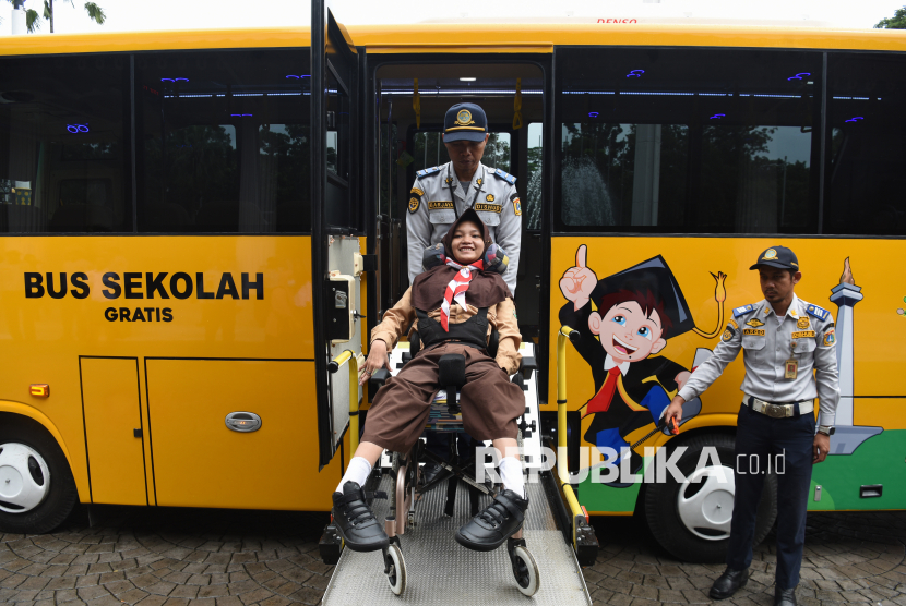 Pemprov DKI Jakarta Luncurkan 32 Bus Sekolah Ramah Disabilitas