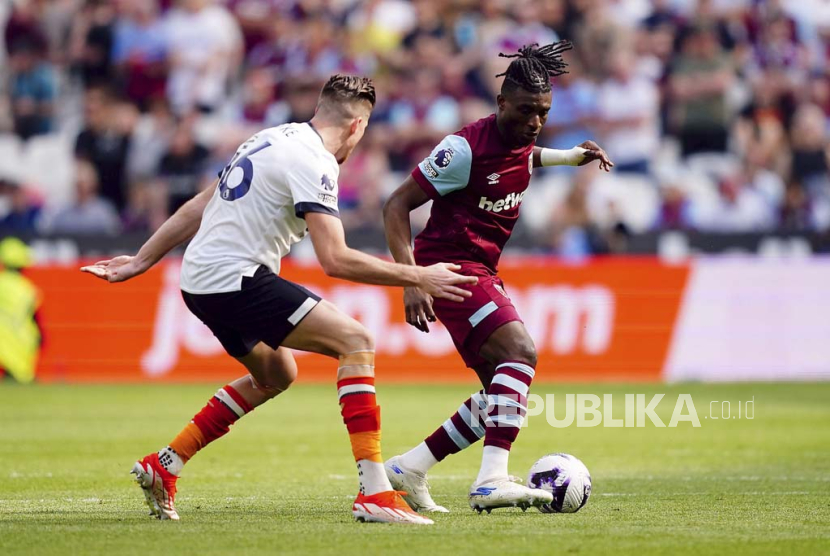 Mohammed Kudus (kanan) saat memperkuat West Ham United.