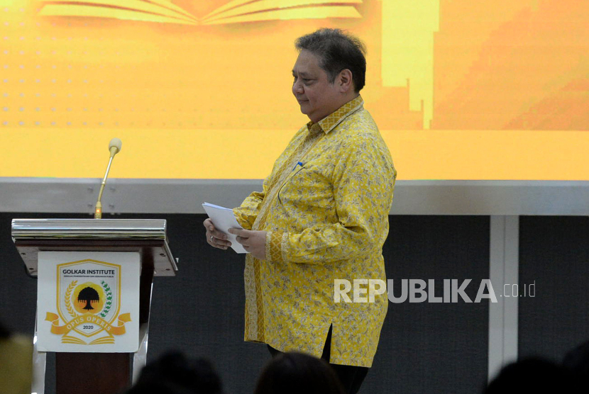 Ketua Umum Partai Golkar Airlangga Hartarto. Ketum Golkar Airlangga tak terkejut dengar Muhaimin loncat dari koalisi Prabowo.