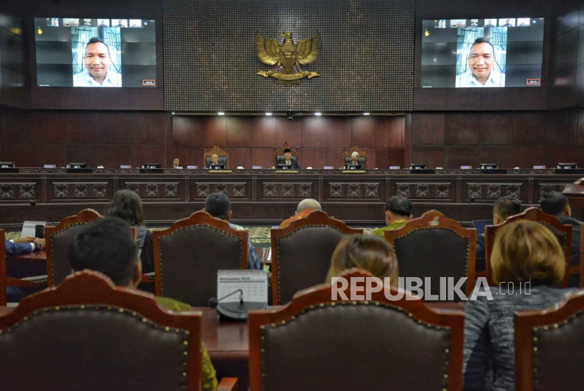 Suasana jalannya sidang Majelis Kehormatan Mahkamah Konstitusi (MKMK) dengan agenda pembacaan putusan  di Gedung Mahkamah Konstitusi (MK), Jakarta, Selasa (7/11/2023).
