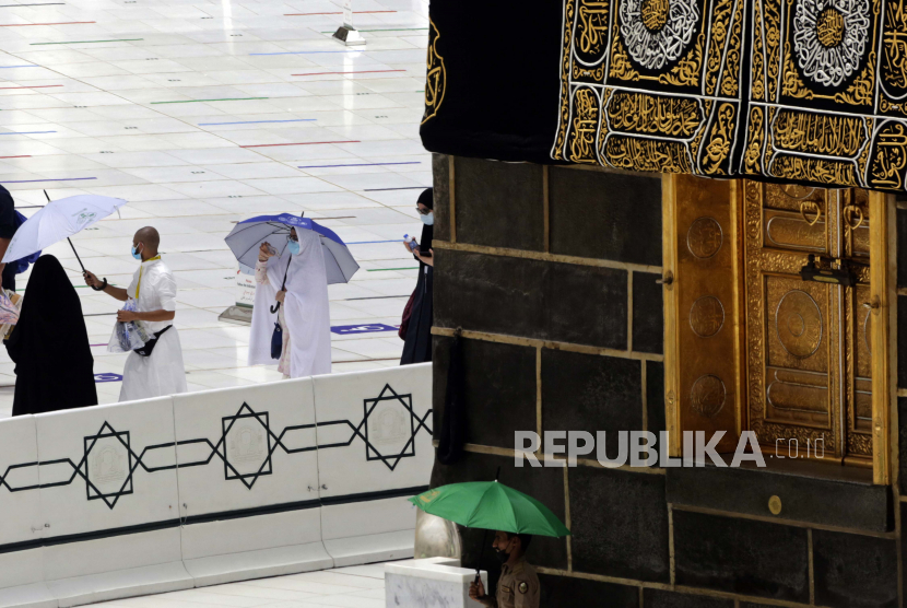 Rabithah Haji Indonesia Sarankan Umroh Ditunda