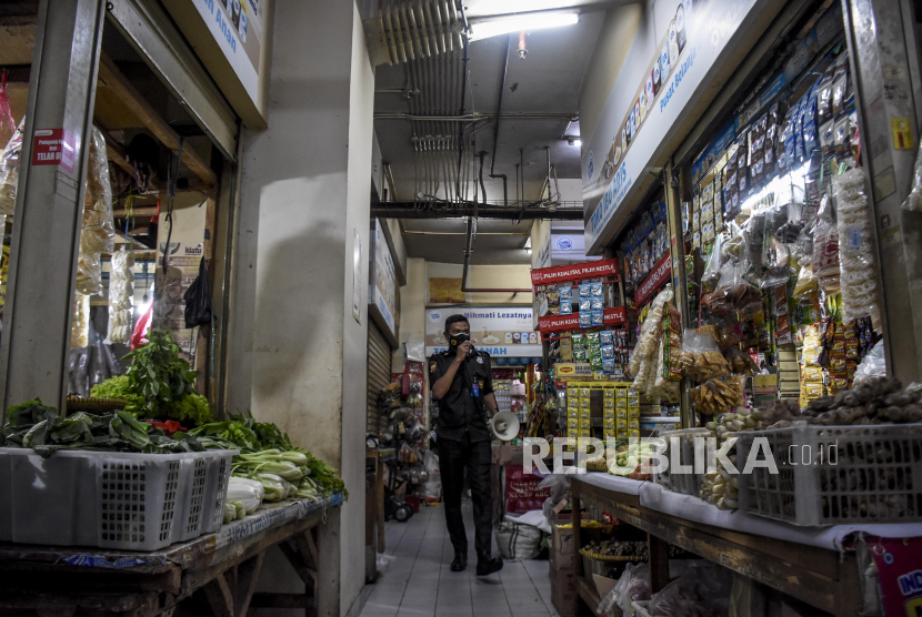 Pasar tradisional (ilustrasi). Pengusaha di Kota Kupang, NTT, diminta mendukung pemulihan ekonomi setempat.