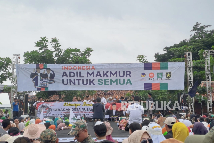 Mantan kepala desa mendeklarasikan dukungan untuk paslon nomor urut 1 Anies Baswedan-Muhaimin Iskandar di Brebes, Jawa Tengah, Selasa (30/1/2024).