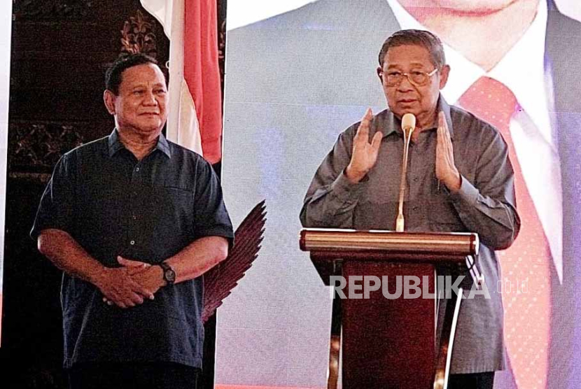 Ketua Majelis Tinggi Partai Demokrat Susilo Bambang Yudhoyono (SBY) dan Ketua Umum Partai Demokrat Agus Harimurti Yudhoyono (AHY) menyambangi kediaman Prabowo Subianto untuk menyampaikan sikap dukungannya kepada Menteri Pertahanan (Menhan) itu, Ahad (17/9/2023).
