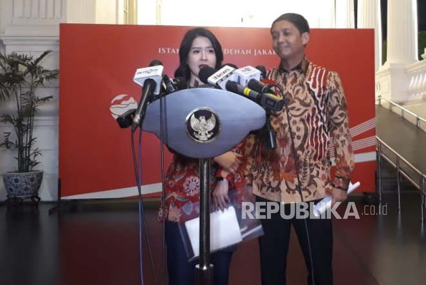 Wakil Ketua Dewan Pembina Partai Solidaritas Indonesia (PSI) Grace Natalie dan Sekretaris Dewan Pembina PSI Raja Juli Antoni usai menemui Presiden Jokowi di Istana Kepresidenan Jakarta, Senin (4/9/2023). 