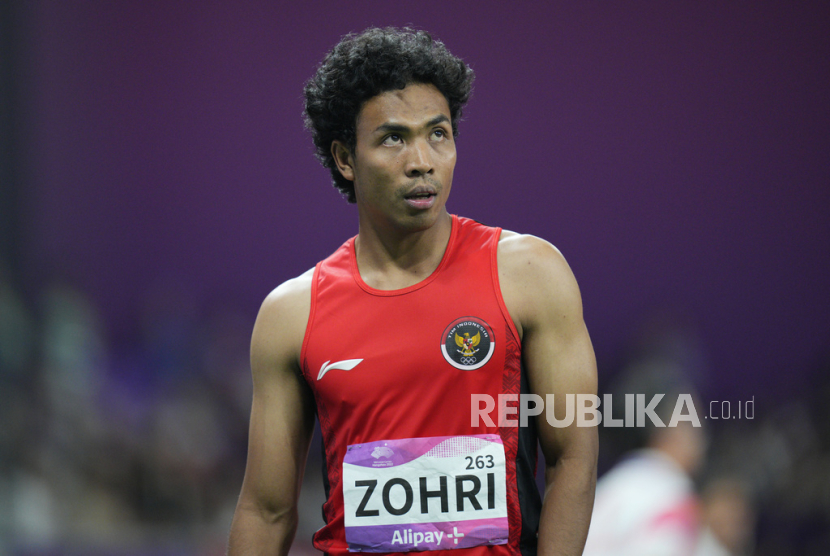Sprinter Indonesia, Lalu Muhammad Zohri (depan) usai bertarung di nomor lari 100 meter putra Asian Games 2022 Hangzhou, Cina.